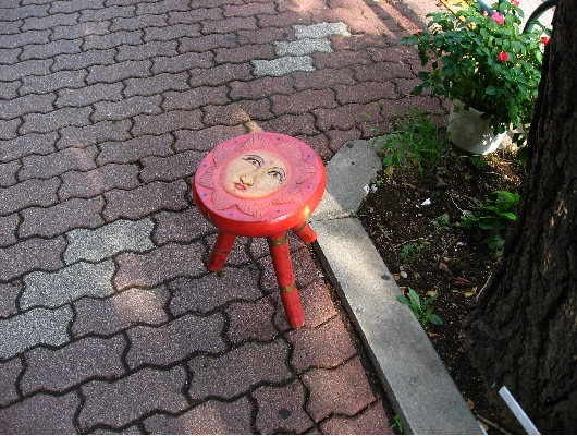 道にイス